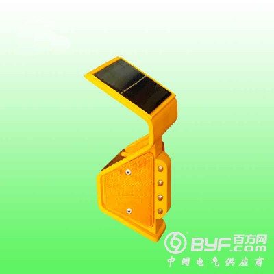 雙面太陽(yáng)能輪廓標(biāo) 交通設(shè)施齊全